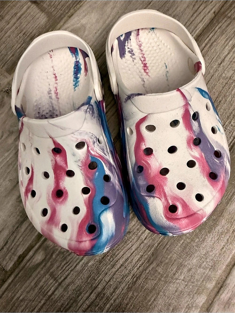 NWOT Kids Classic Marbled Clog White & Pink